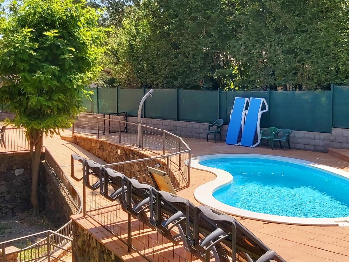 Apartamentos La Francesa Santa Pau Εξωτερικό φωτογραφία