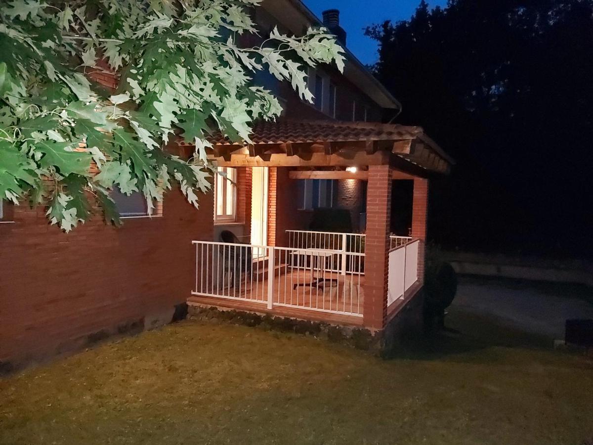 Apartamentos La Francesa Santa Pau Εξωτερικό φωτογραφία